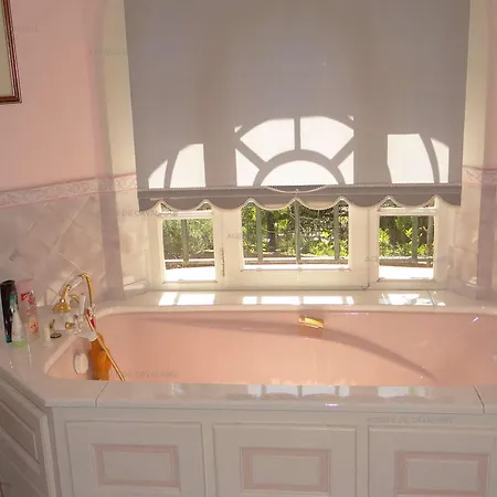 Villa 4 Avec Piscine Et Terrasses - Fr-1-100-239 *